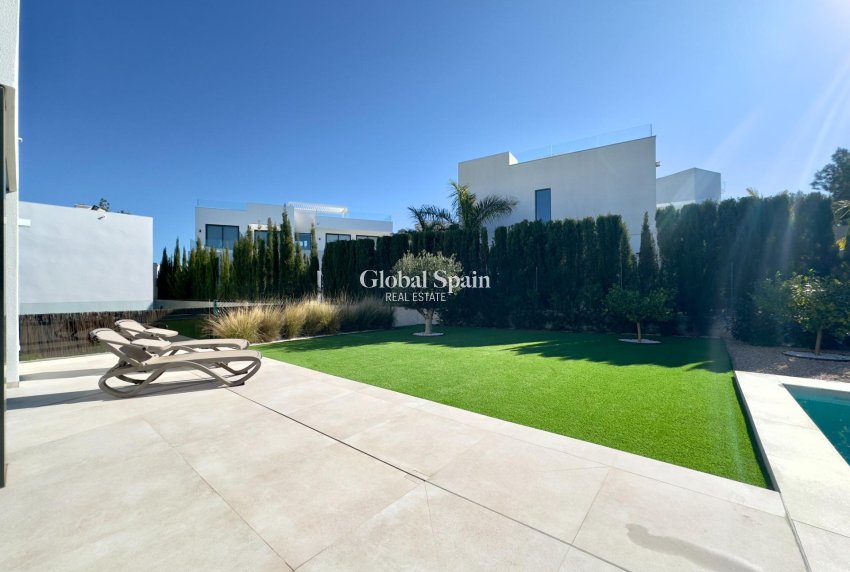 Venta - VILLA -
ORIHUELA - Las Colinas Golf