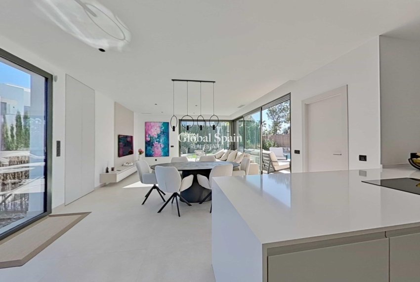 Venta - VILLA -
ORIHUELA - Las Colinas Golf