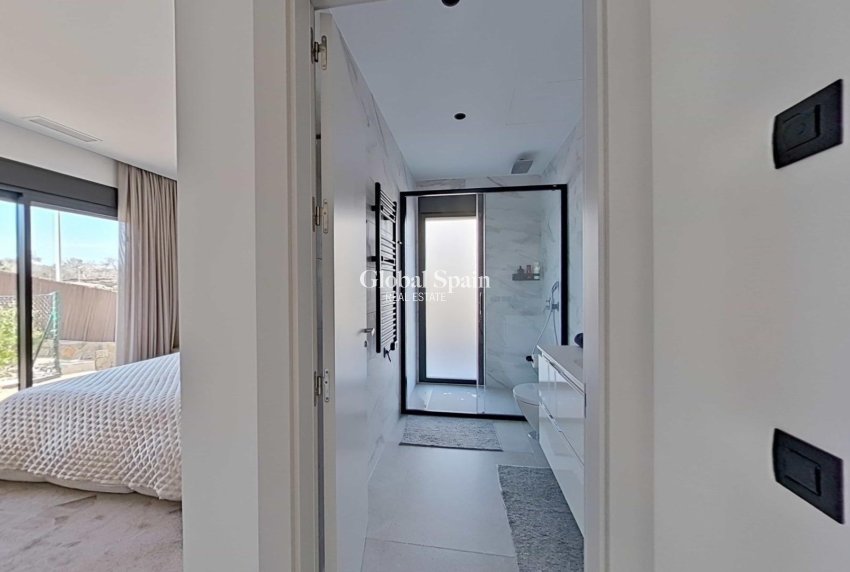 Venta - VILLA -
ORIHUELA - Las Colinas Golf