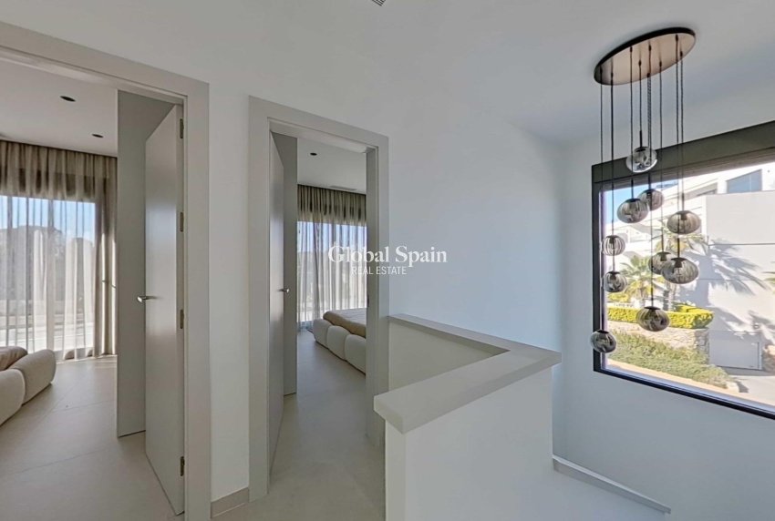 Venta - VILLA -
ORIHUELA - Las Colinas Golf