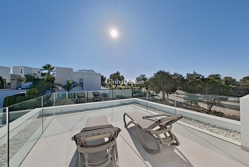 Venta - VILLA -
ORIHUELA - Las Colinas Golf