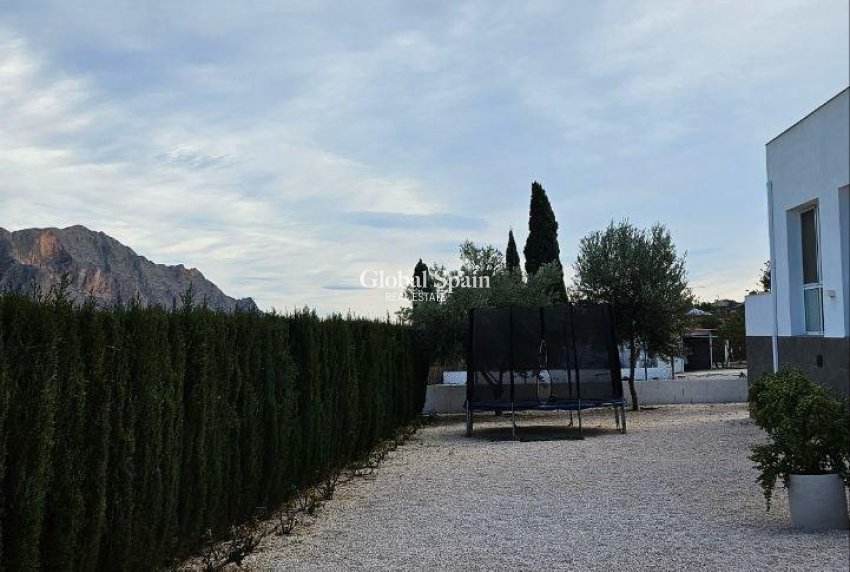 Venta - VILLA -
ORIHUELA - Urb. Montepinar