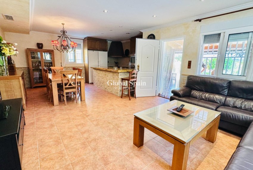 Venta - VILLA -
ORIHUELA - Urb. Montepinar