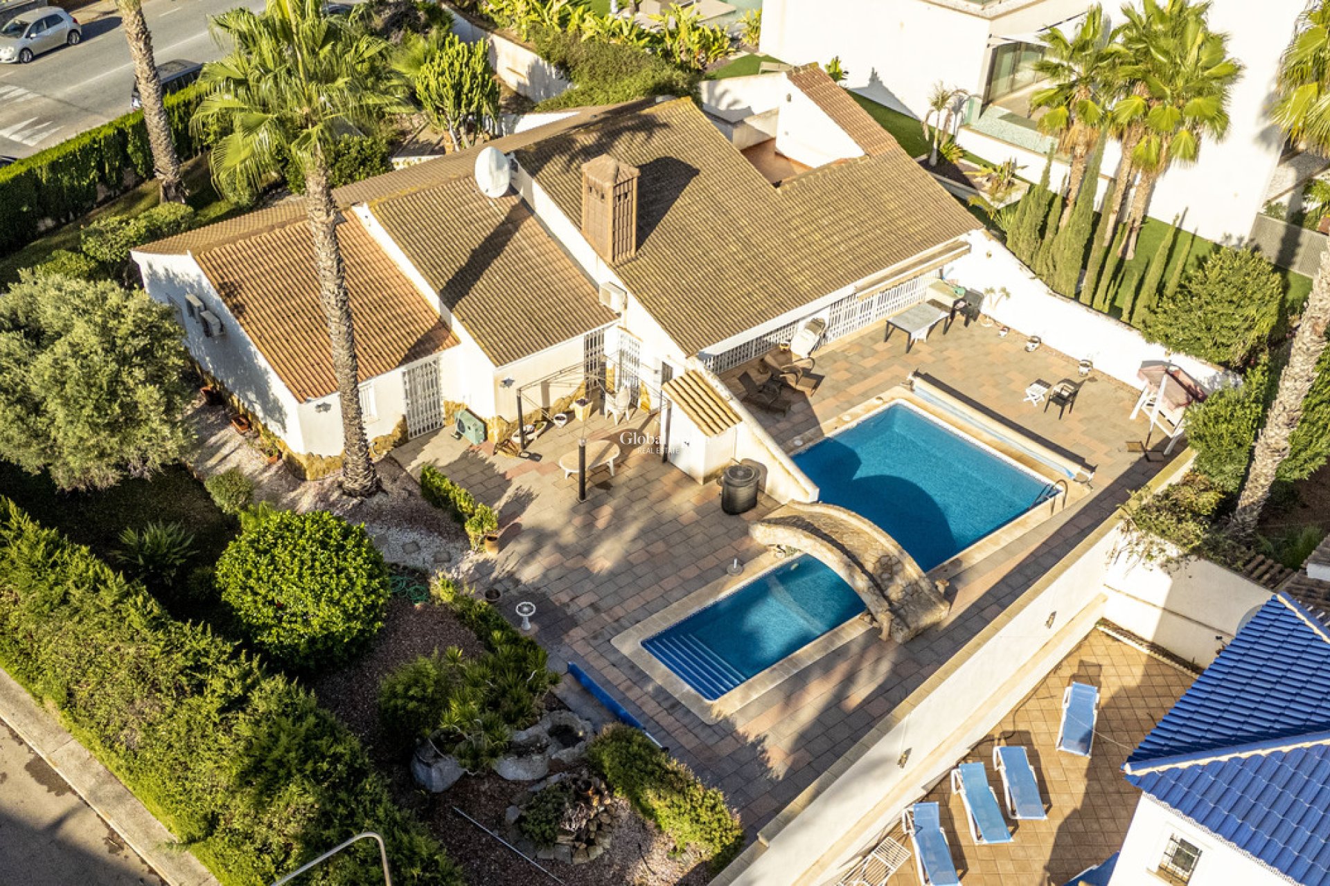 Venta - VILLA -
ORIHUELA