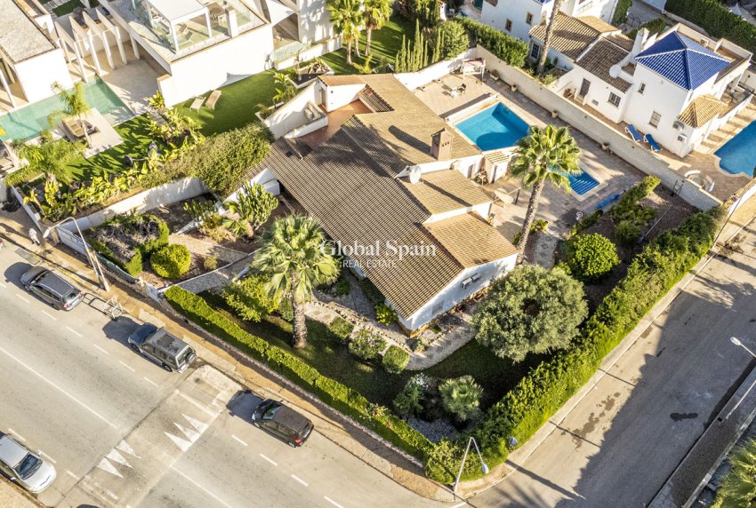 Venta - VILLA -
ORIHUELA