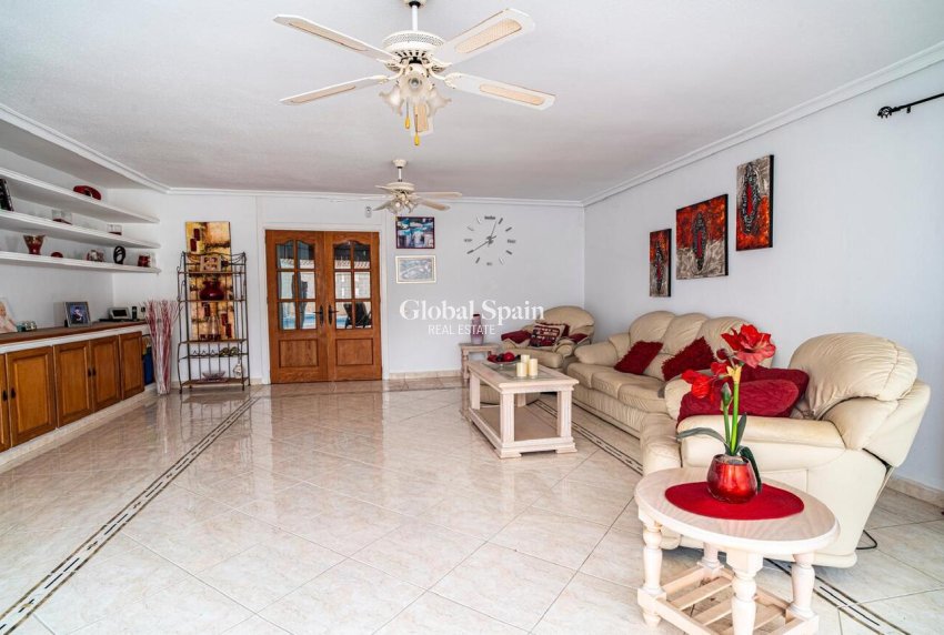 Venta - VILLA -
ORIHUELA