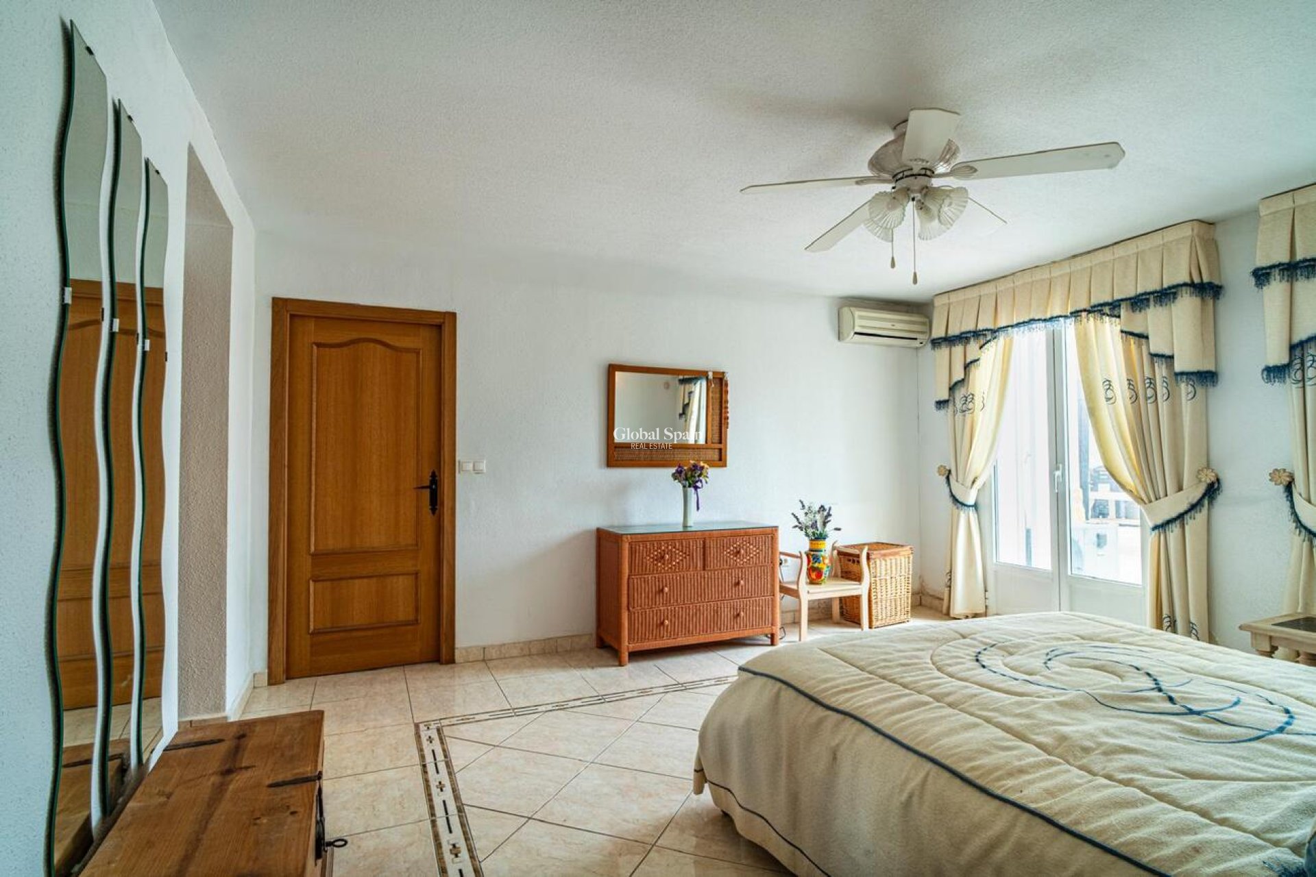 Venta - VILLA -
ORIHUELA