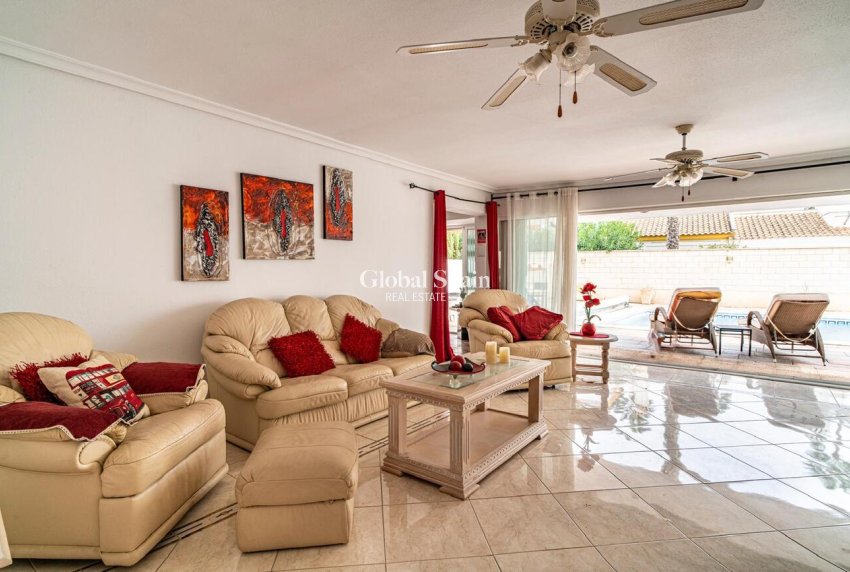 Venta - VILLA -
ORIHUELA