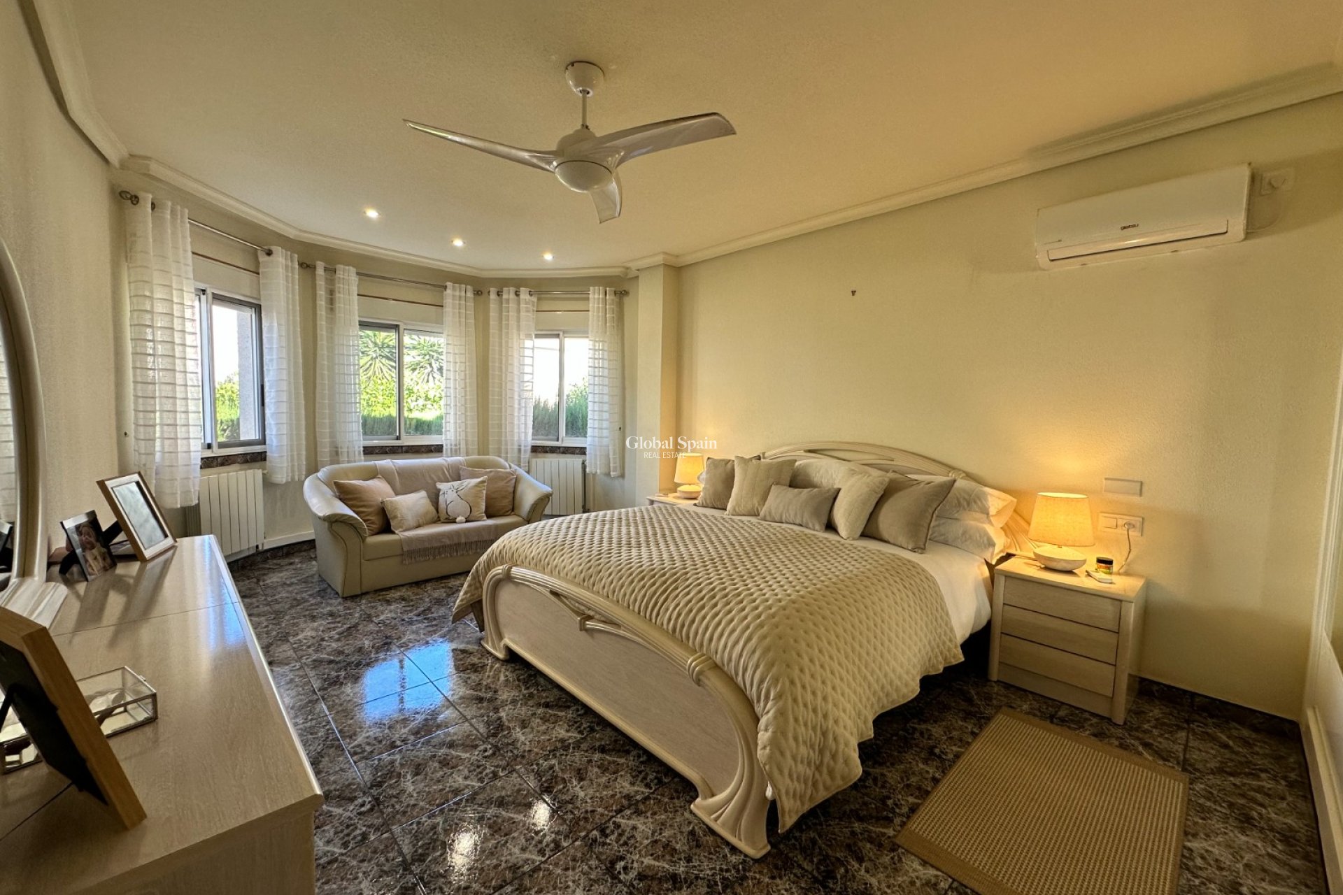 Venta - Villa -
ORIHUELA - 