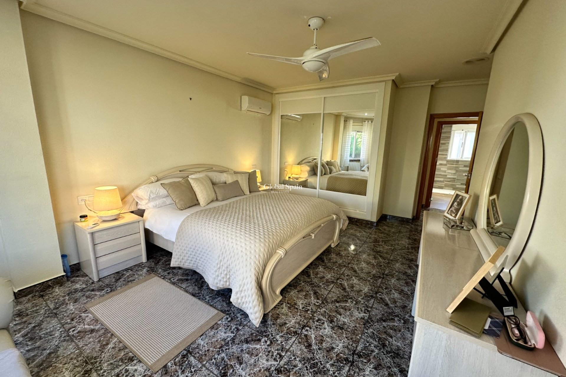 Venta - Villa -
ORIHUELA - 