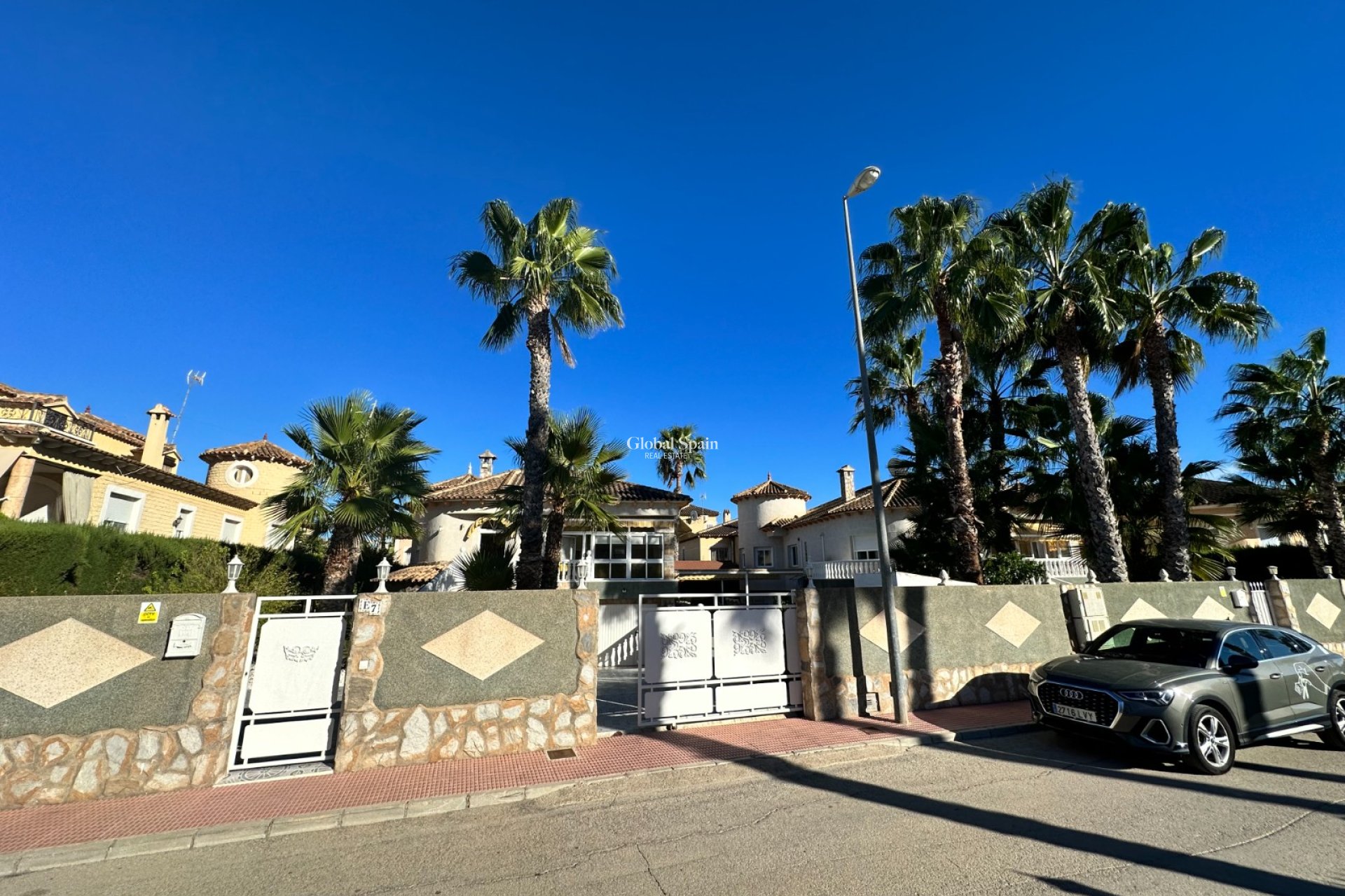 Venta - Villa -
ORIHUELA - 