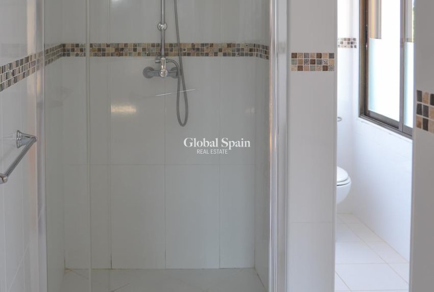 Venta - VILLA -
PEDREGUER - Inland