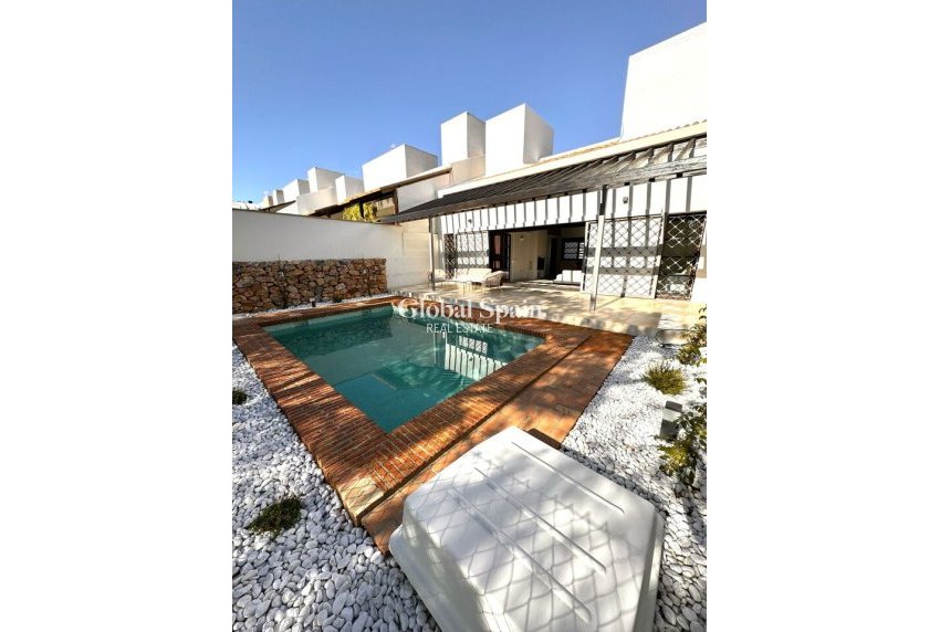 Venta - VILLA -
PERALEJA GOLF - Inland