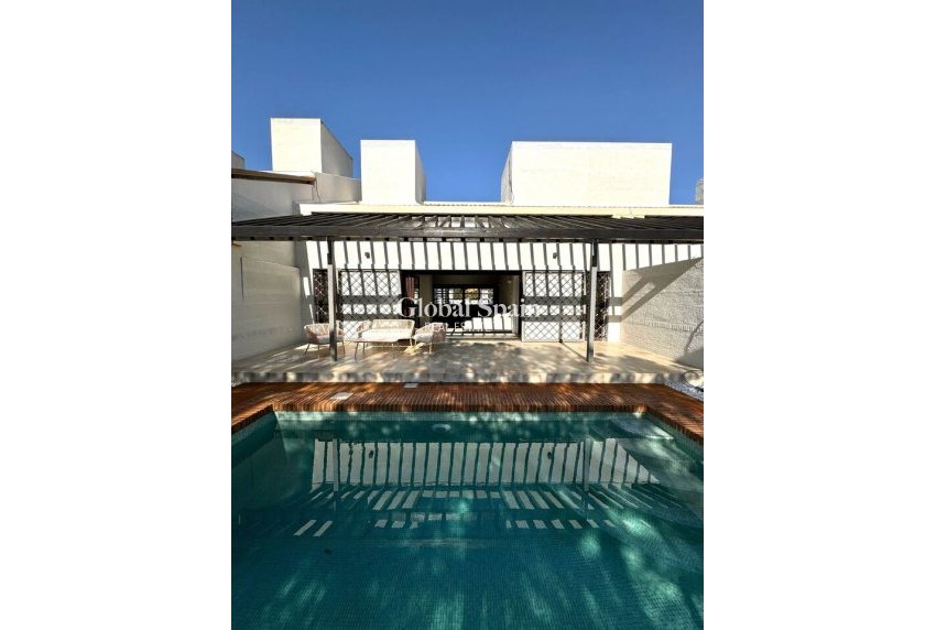 Venta - VILLA -
PERALEJA GOLF - Inland