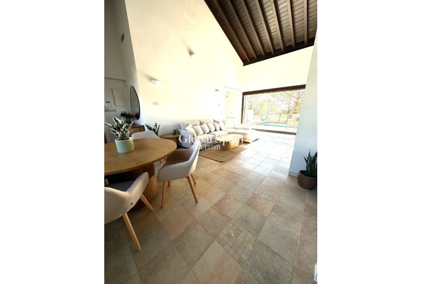 Venta - VILLA -
PERALEJA GOLF - Inland