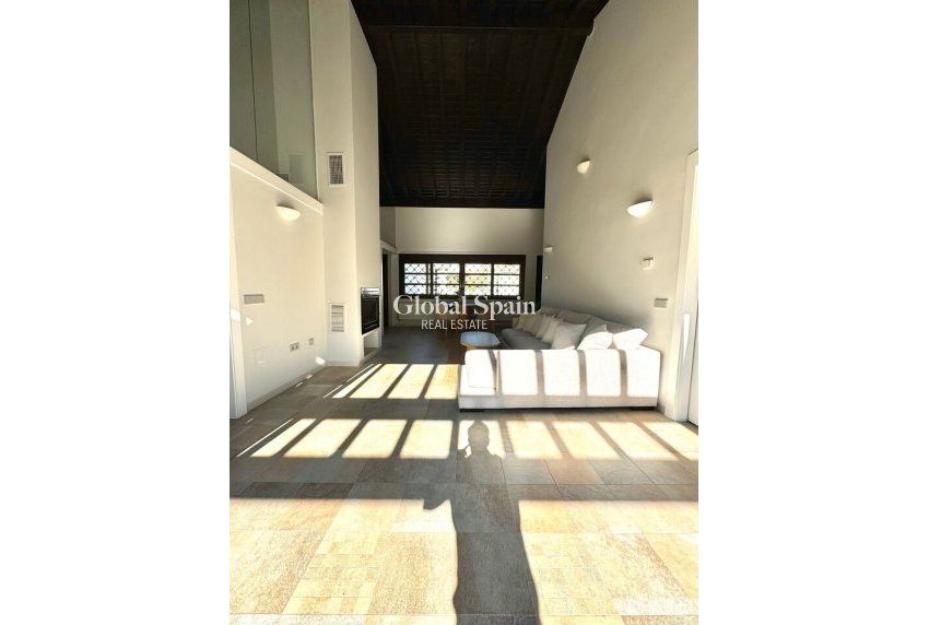 Venta - VILLA -
PERALEJA GOLF - Inland