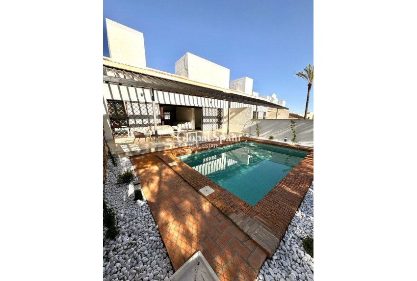 Venta - VILLA -
PERALEJA GOLF - Inland