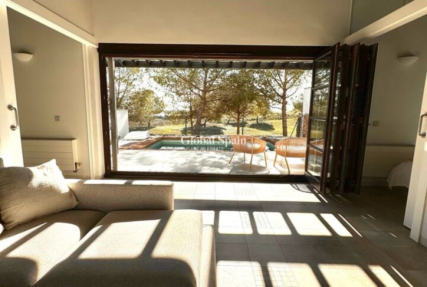 Venta - VILLA -
PERALEJA GOLF - Inland