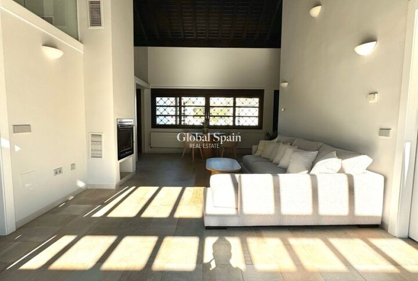 Venta - VILLA -
PERALEJA GOLF - Inland