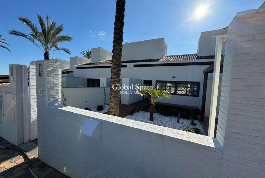 Venta - VILLA -
PERALEJA GOLF - Inland