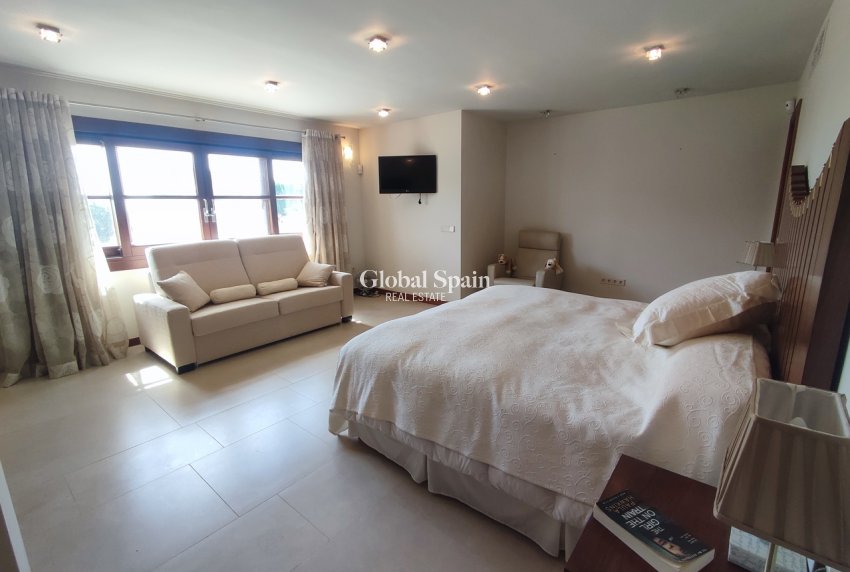 Venta - VILLA -
PERALEJA GOLF - Inland