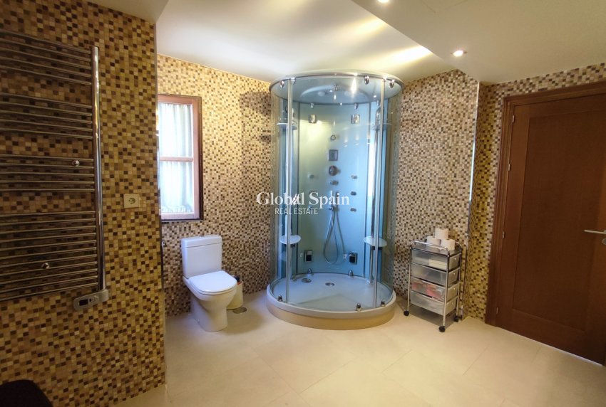 Venta - VILLA -
PERALEJA GOLF - Inland