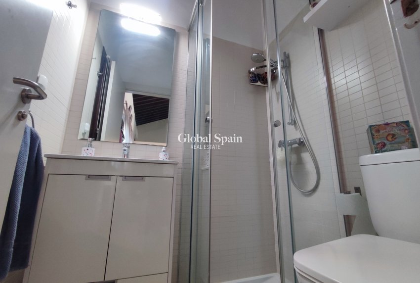 Venta - VILLA -
PERALEJA GOLF - Inland