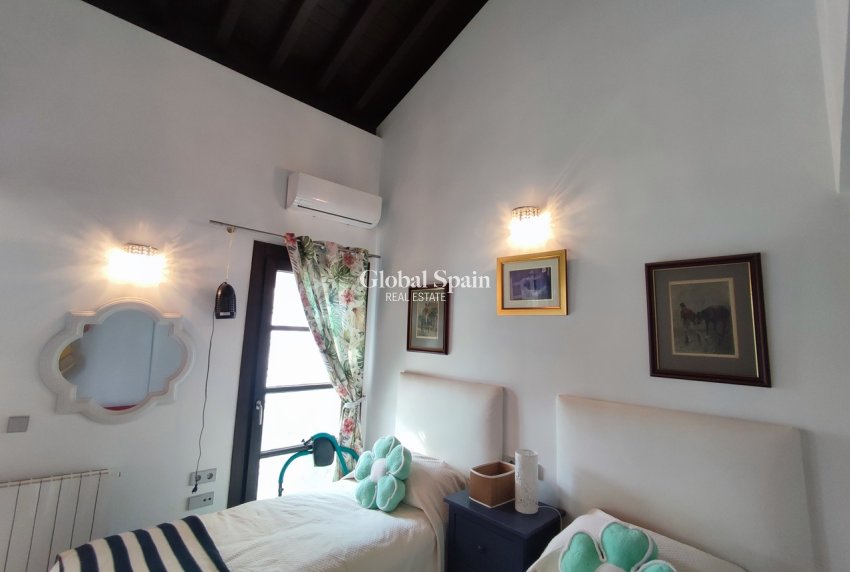 Venta - VILLA -
PERALEJA GOLF - Inland