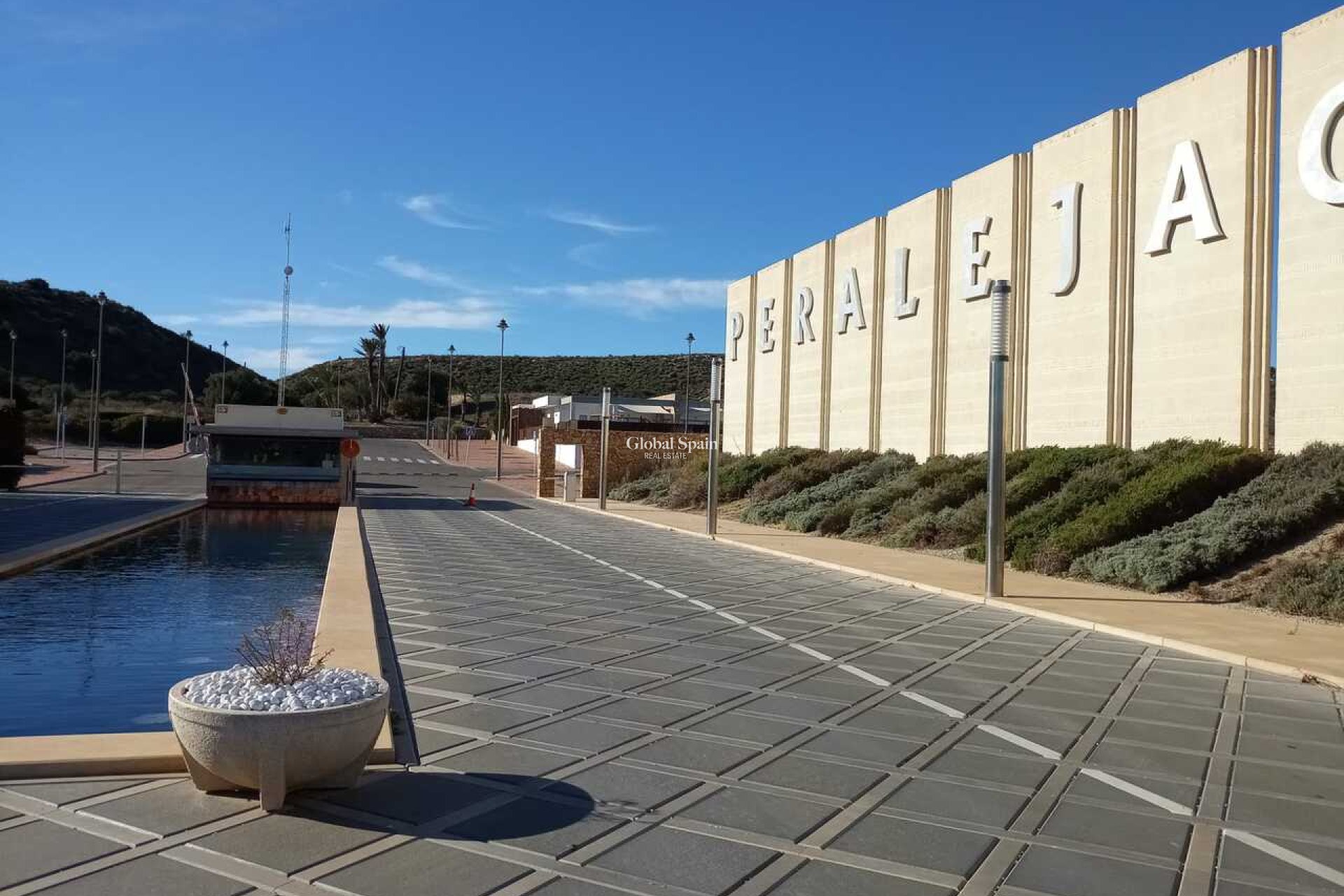 Venta - VILLA -
PERALEJA GOLF - Inland