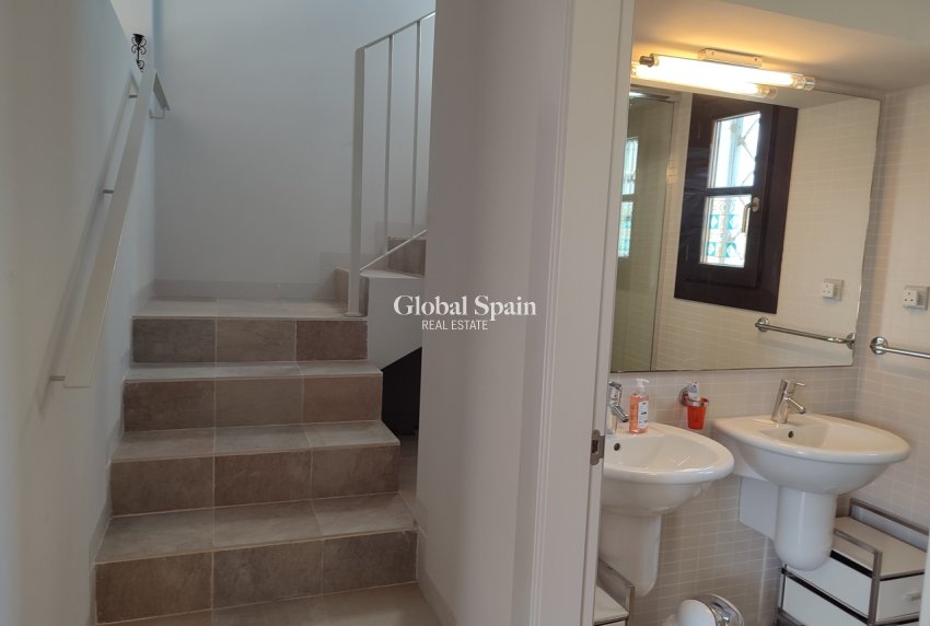 Venta - VILLA -
PERALEJA GOLF - Inland