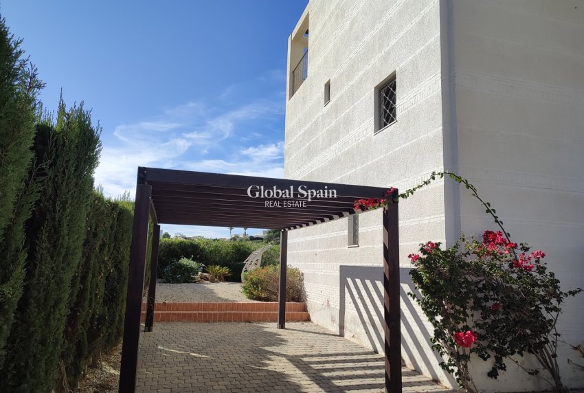 Venta - VILLA -
PERALEJA GOLF - Inland