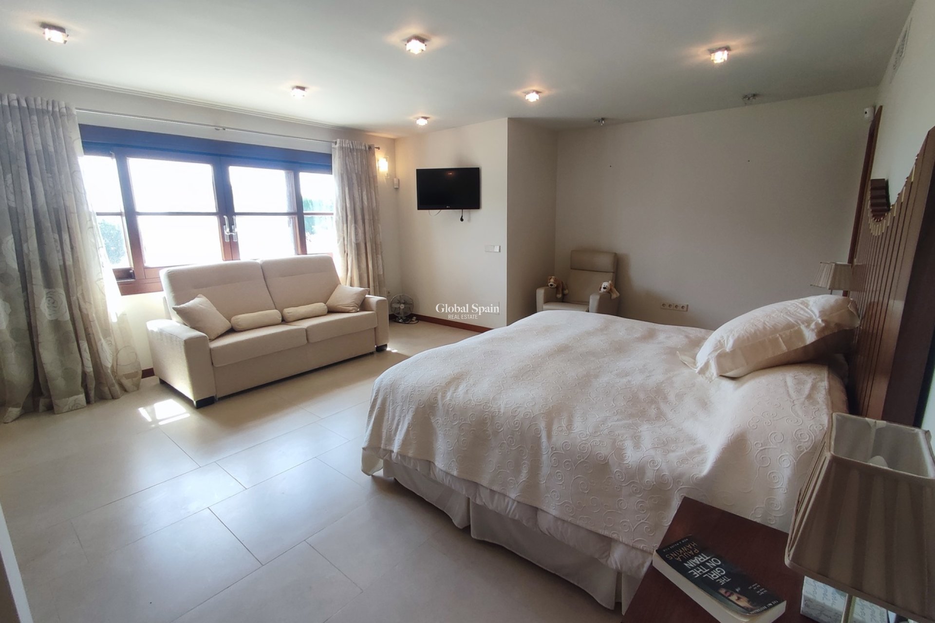 Venta - VILLA -
PERALEJA GOLF - Inland