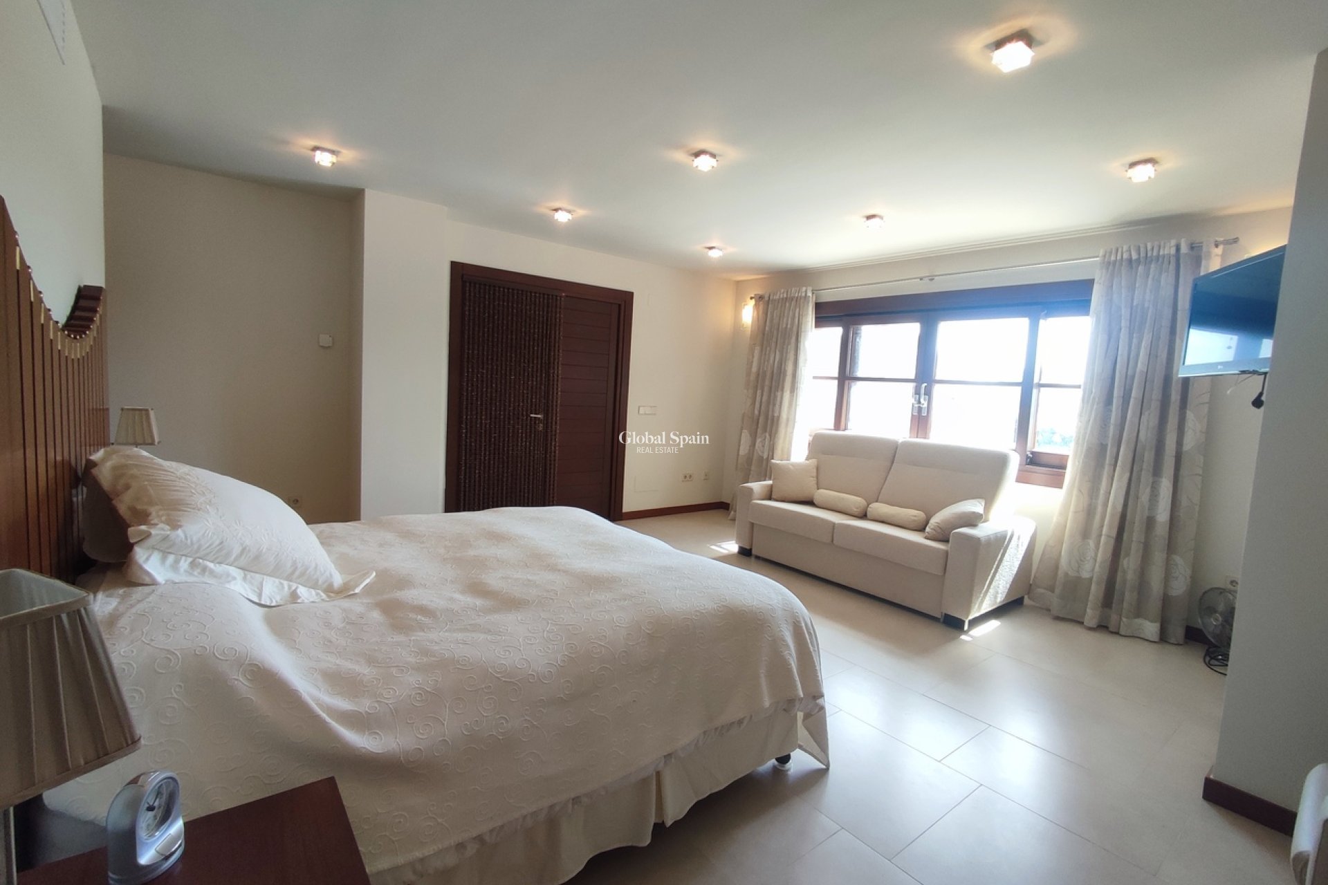 Venta - VILLA -
PERALEJA GOLF - Inland