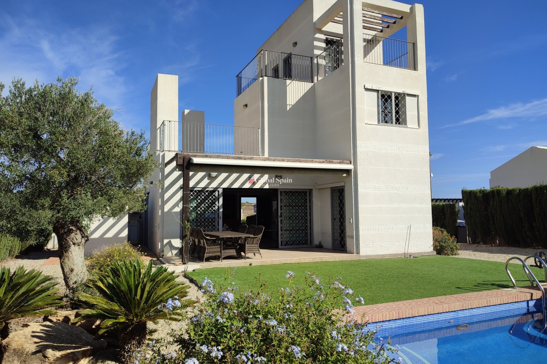 Venta - VILLA -
PERALEJA GOLF - Inland