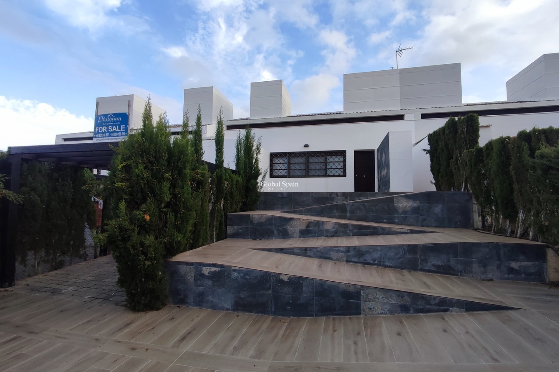 Venta - VILLA -
PERALEJA GOLF - Inland