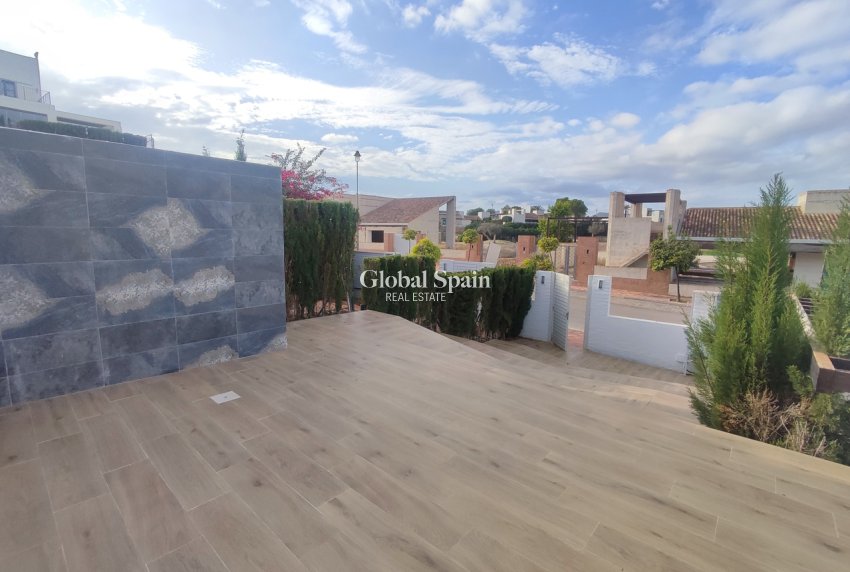 Venta - VILLA -
PERALEJA GOLF - Inland