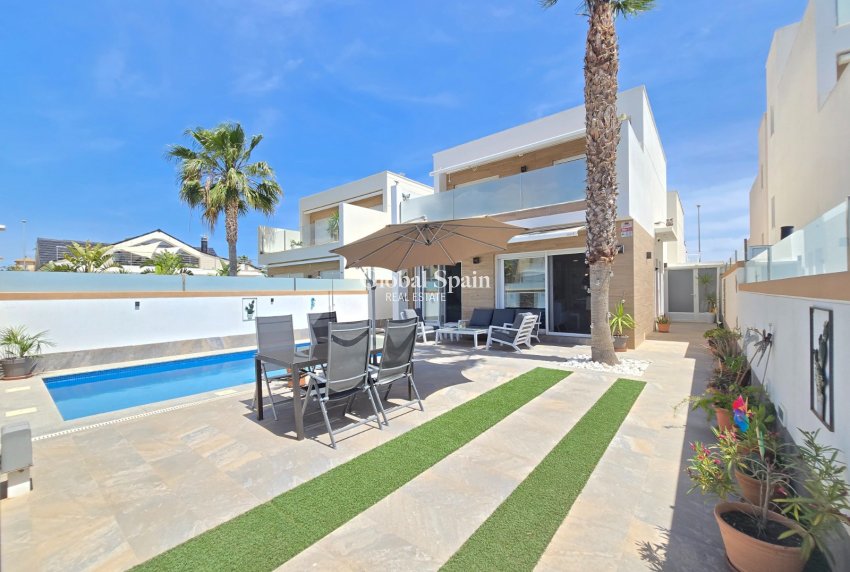 Venta - VILLA -
PILAR DE LA HORADADA - Costa Blanca