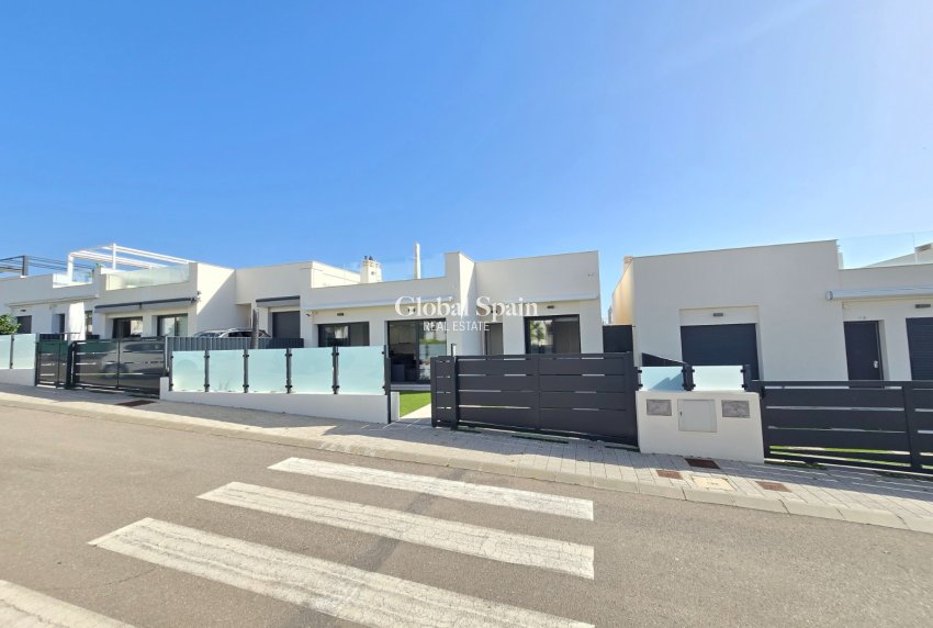 Venta - Villa -
PILAR DE LA HORADADA - Lo Romero Golf