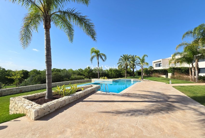Venta - Villa -
PILAR DE LA HORADADA - Lo Romero Golf