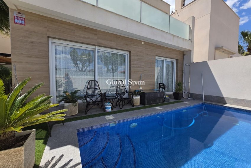 Venta - VILLA -
PILAR DE LA HORADADA - Zona Pueblo