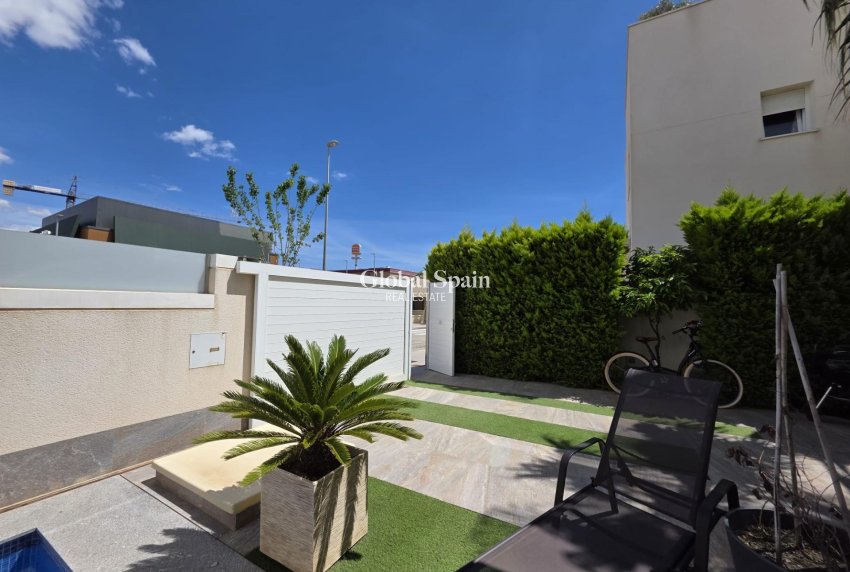 Venta - VILLA -
PILAR DE LA HORADADA - Zona Pueblo