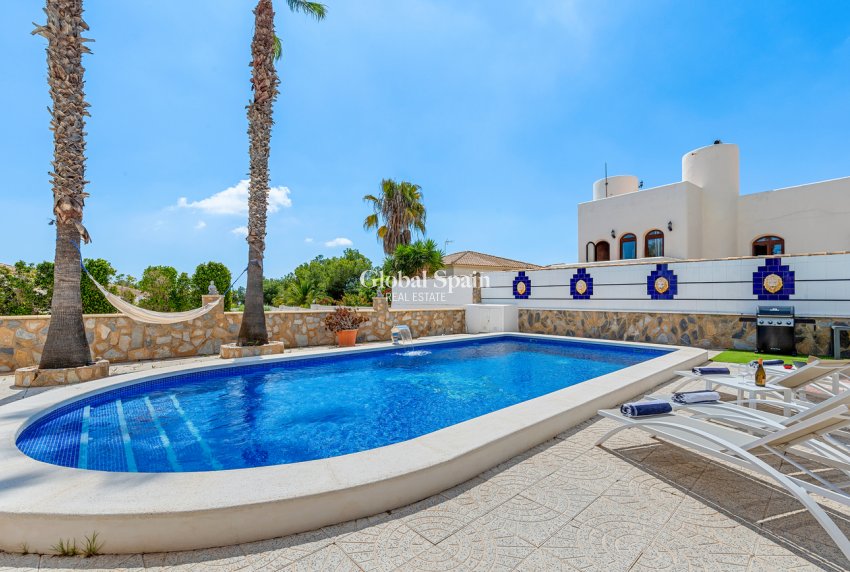 Venta - VILLA -
PINAR DE CAMPOVERDE - Costa Blanca