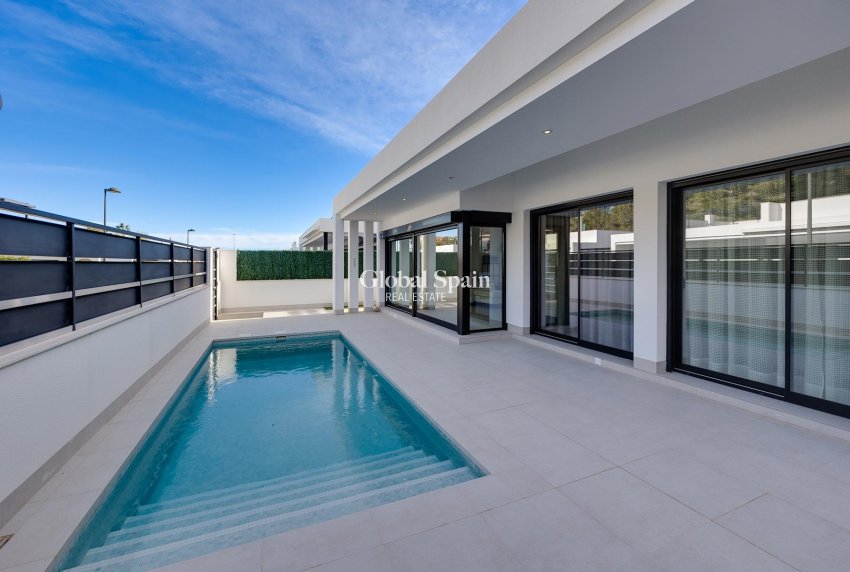 Venta - VILLA -
PINAR DE CAMPOVERDE - Inland