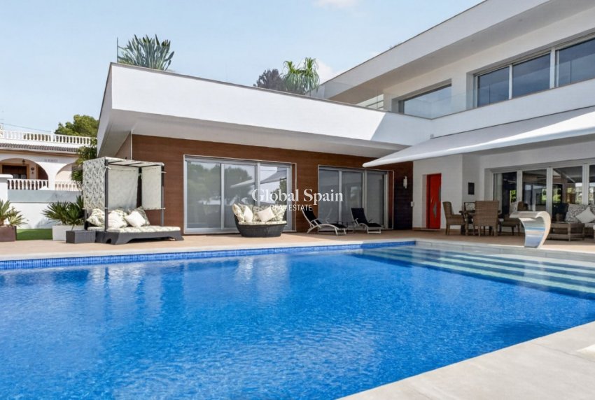 Venta - VILLA -
Pinar de Campoverde