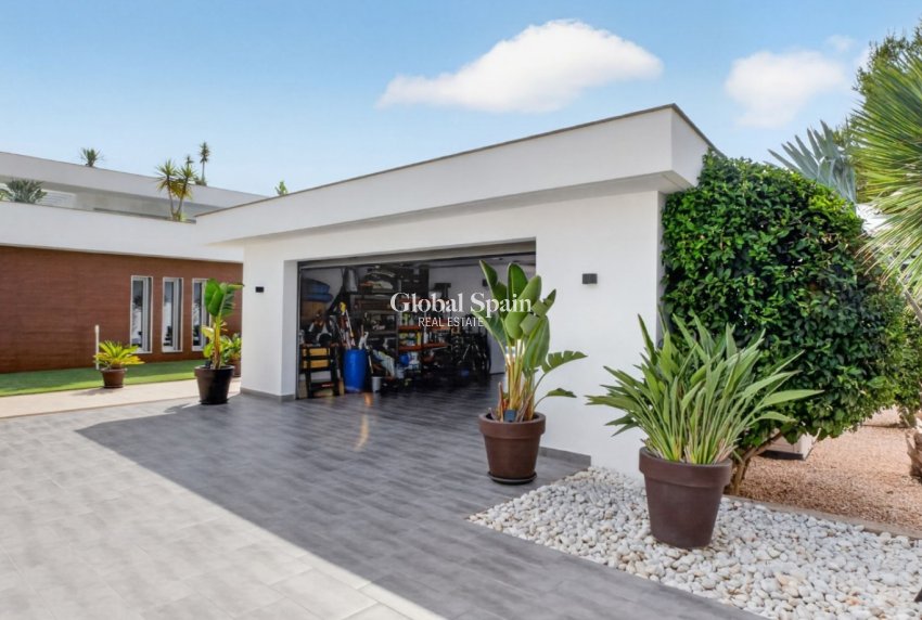 Venta - VILLA -
Pinar de Campoverde
