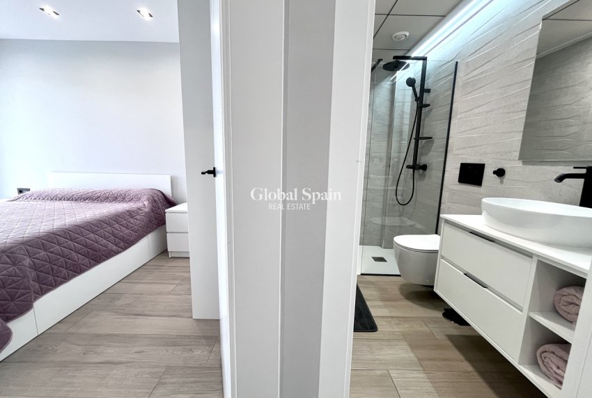 Venta - VILLA -
PLAYA FLAMENCA - Costa Blanca