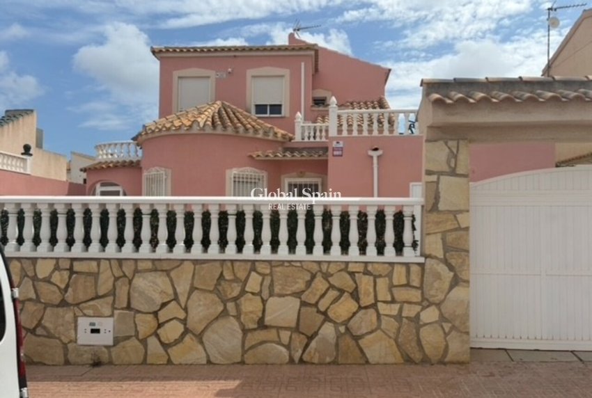 Venta - VILLA -
PLAYA FLAMENCA - Costa Blanca