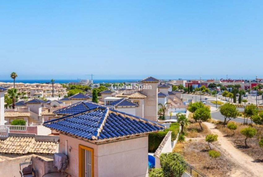 Venta - VILLA -
PLAYA FLAMENCA - Costa Blanca