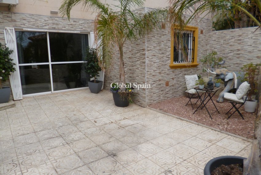 Venta - VILLA -
PLAYA FLAMENCA - Costa Blanca