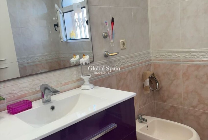 Venta - VILLA -
PLAYA FLAMENCA - Costa Blanca